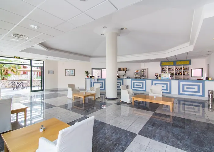 Nelema Village 酒店